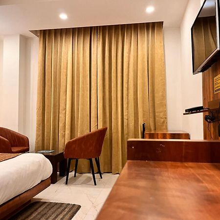 Hotel The Onix Dehradun Exterior foto
