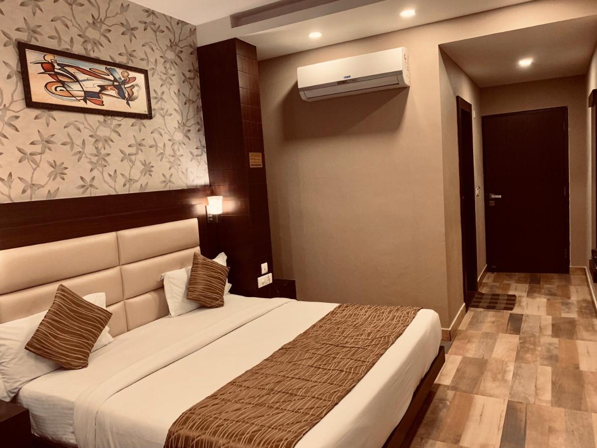 Hotel The Onix Dehradun Exterior foto
