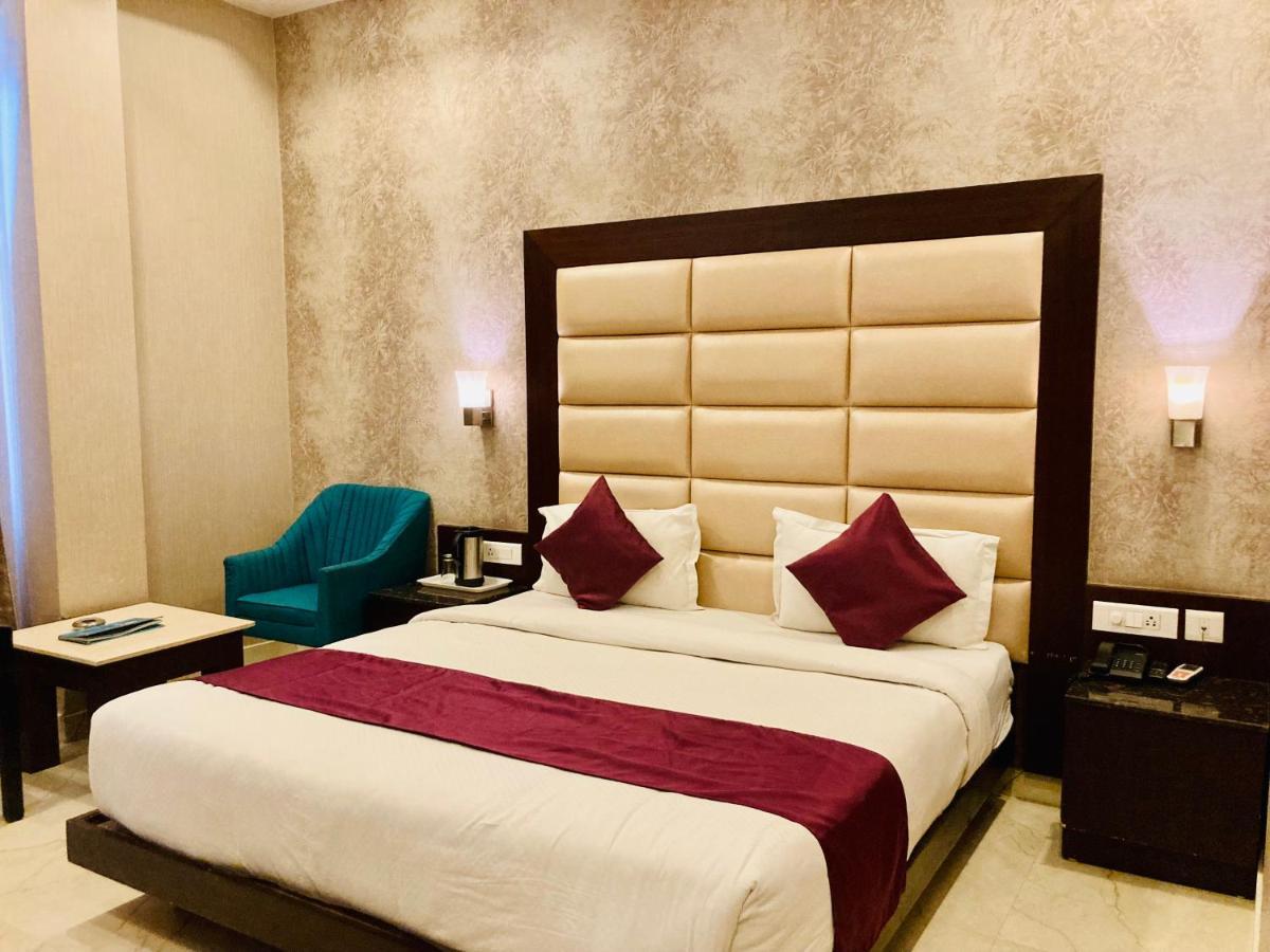 Hotel The Onix Dehradun Exterior foto