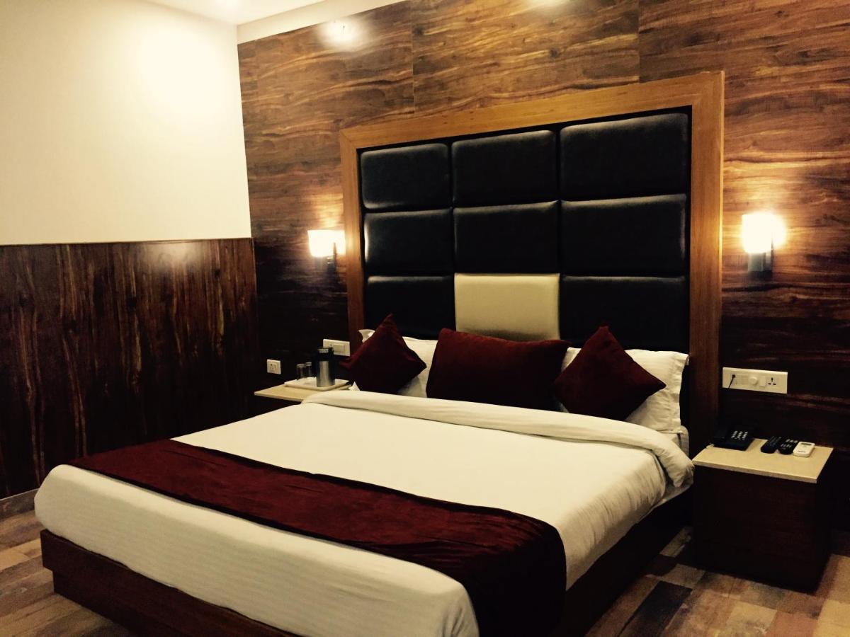 Hotel The Onix Dehradun Exterior foto