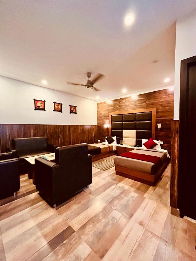 Hotel The Onix Dehradun Exterior foto