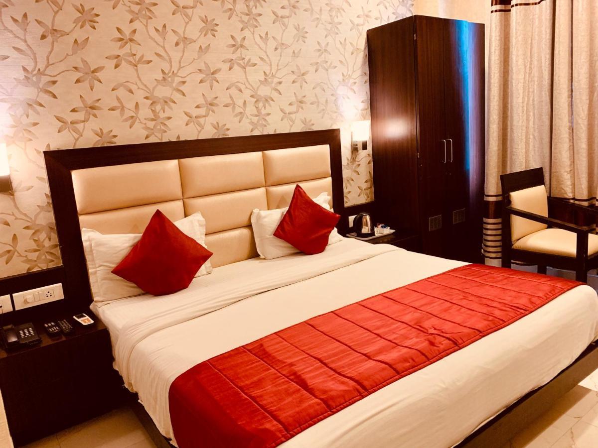 Hotel The Onix Dehradun Exterior foto