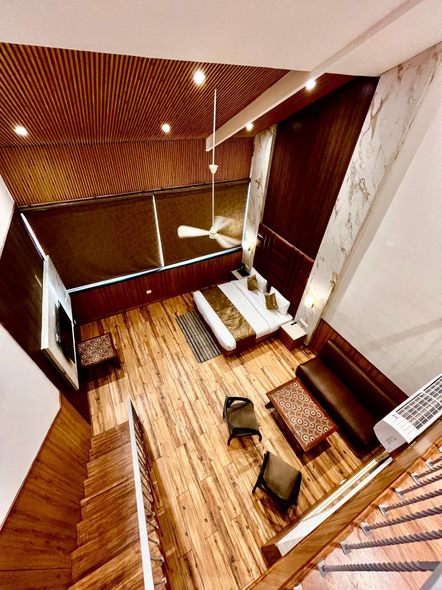 Hotel The Onix Dehradun Exterior foto