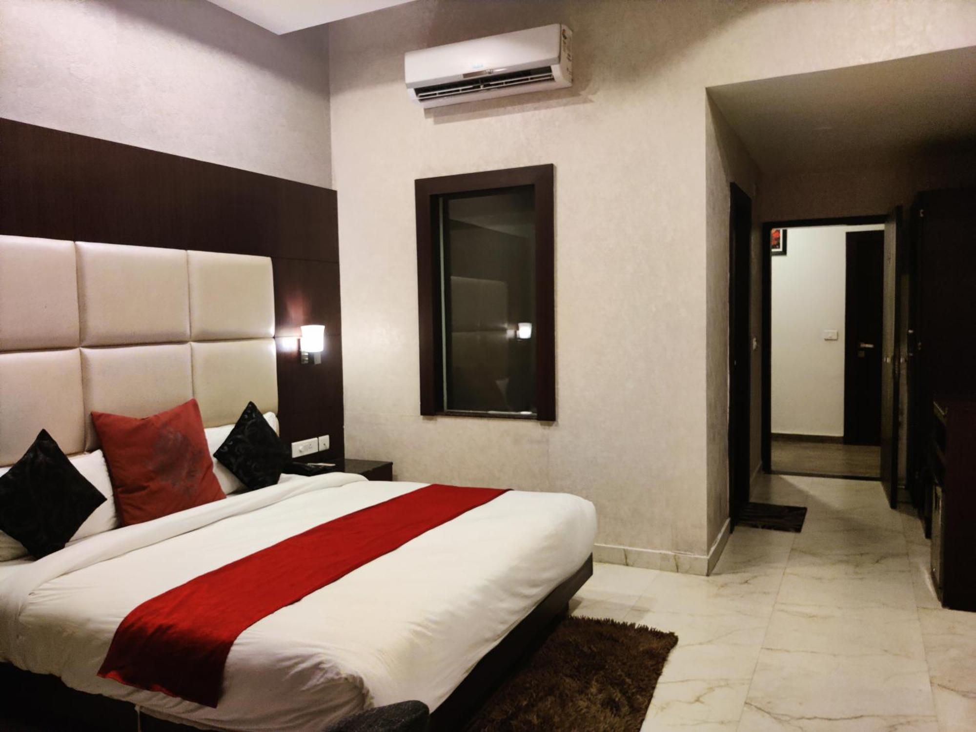 Hotel The Onix Dehradun Exterior foto